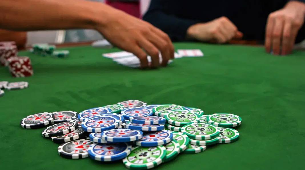 Poker game online